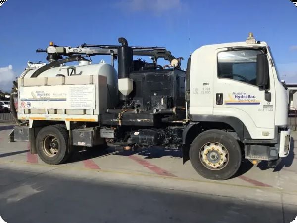 2011 Isuzu Fh Fvr 4x2 Vacuum image
