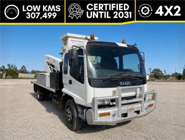 2000 Isuzu F Series Cab Chassis FSR 700S image