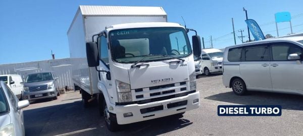 2010 Isuzu FRR 500 Pantech Truck Auto image