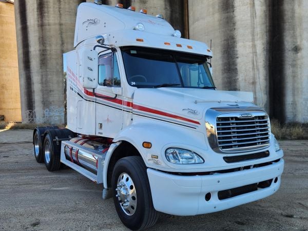 2010 FREIGHTLINER COLUMBIA 112 Prime Mover image