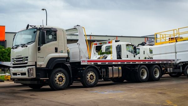 2025 Isuzu FYJ 300-350 Tilt tray Civil Spec Tilt Tray Truck image