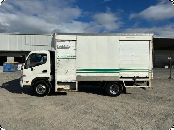 2011 Hino 300 816 4x2 Pantech image