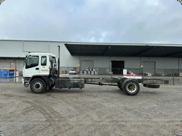 2004 Isuzu FVD 950 4x2 Cab Chassis image