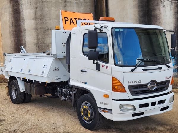 2012 HINO 500FE1426 Concrete