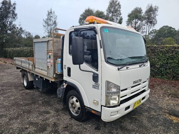 2008 Isuzu NPR 400 rurbo diesel service body crane truck image