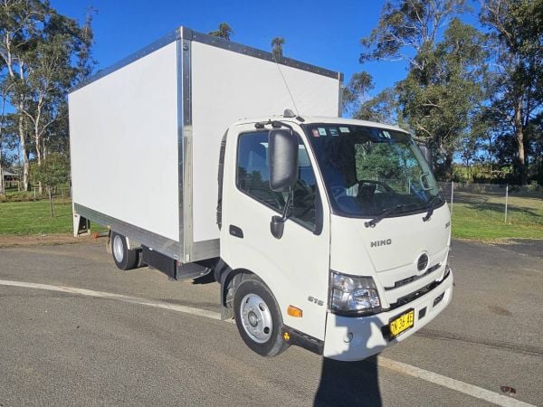 2025 Hino 300 616 turbo diesel auto 6 pallet car licence pantech truck image