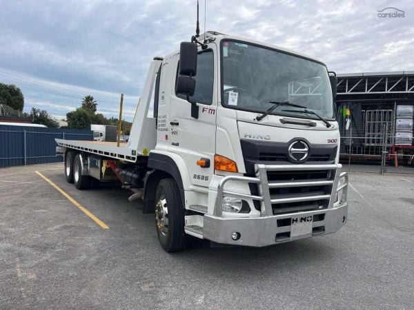 2022 Hino FM 500 2635 Tilt Tray Day Cab image