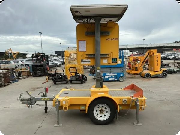 2017 Hilton HD-35 Single-Axle Trailer Mounted LED Sign Board image