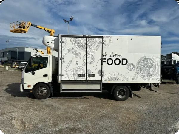 2012 Hino 300 917 4x2 Refrigerated Pantech image