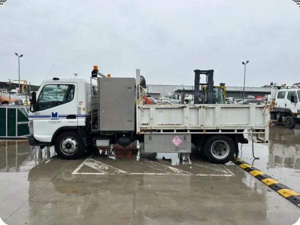 2015 Mitsubishi Fuso Canter 815 4x2 Tipper image