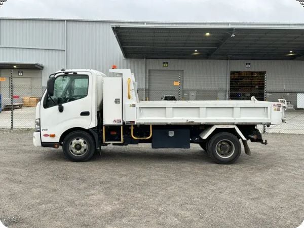 2015 Hino 300 716 4x2 Tipper image