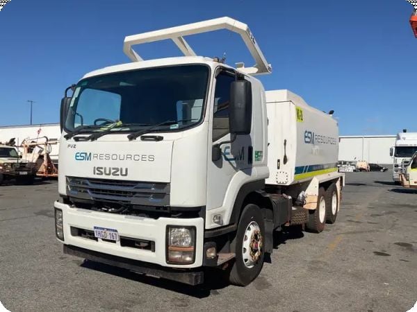 2020 Isuzu 300 FVZ 6x4 Water Truck image
