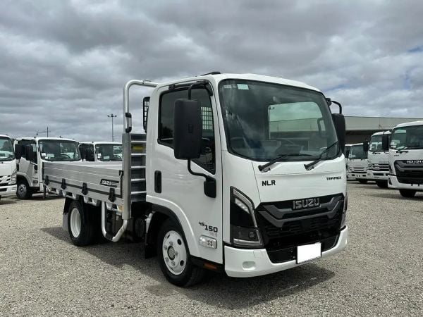 2026 Isuzu N Series NLR 45-150 DT D25 Traypack Auto image