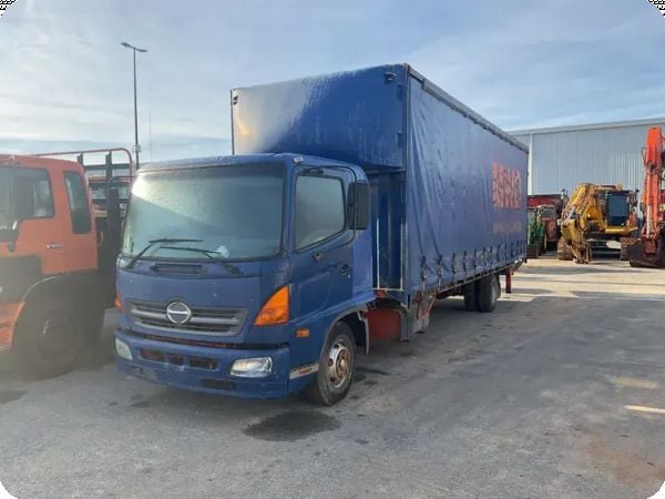 2007 Hino 500 4x2 Curtainsider image