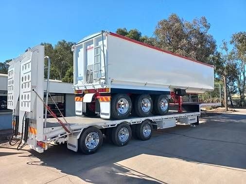 2026 FREIGHTMASTER 44’ Tri Axle Drop Deck image