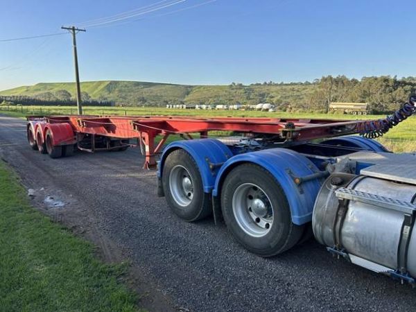 2005 MAXITRANS 40 FOOT TRIAXLE SKEL image
