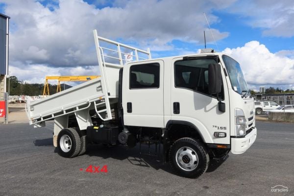 2022 Isuzu N Series NPS 45/75-155 4x4 Crew Cab image