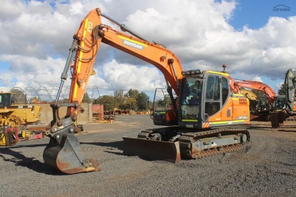 2017 Doosan Dx140lc image