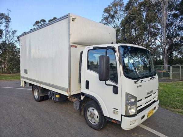 2011 Isuzu NPR 200 turbo diesel auto car licence pantech truck image