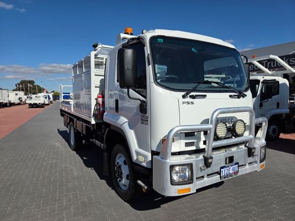 2014 Isuzu FSS550 Service Body 4x4 Service Body/Crane Combo image