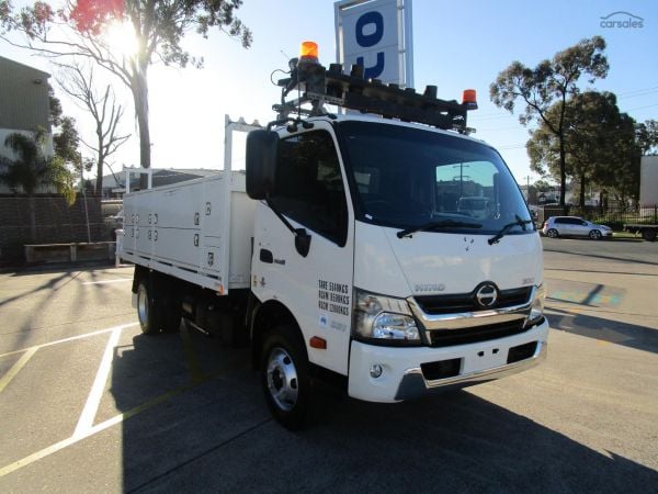 2015 Hino 300 Series 921 image