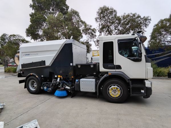 2025 Volvo FE 8 Euro 6 Sweeper Sweeper Truck image