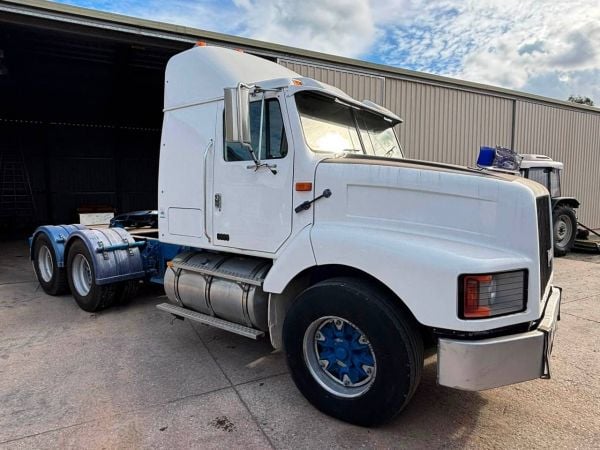 1994 International S LINE Truck image