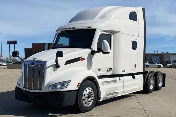 2023 PETERBILT 579 Truck image