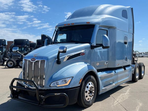 2023 PETERBILT 579 Truck image