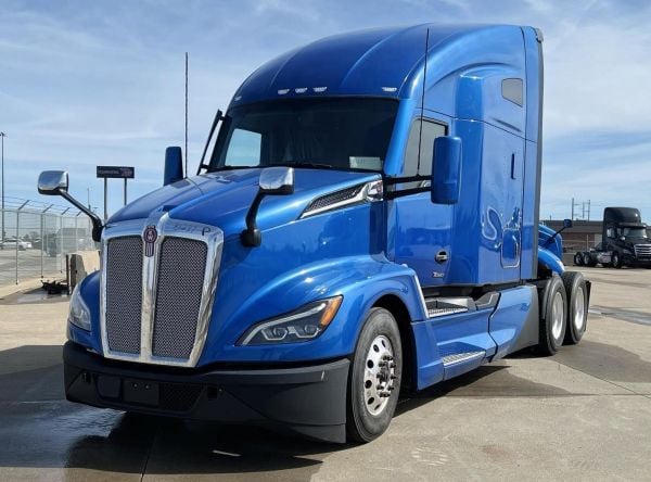 2023 KENWORTH T680 Truck image