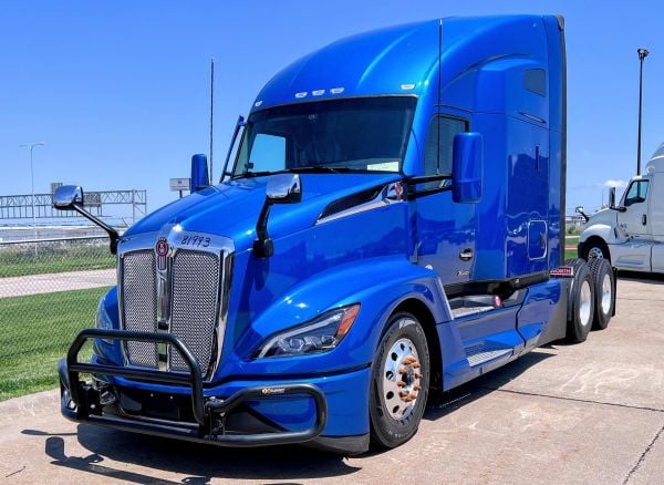 2023 KENWORTH T680 Truck image