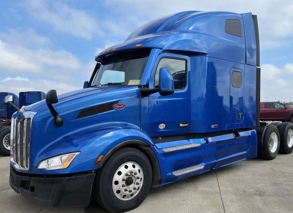 2023 PETERBILT 579 Truck image