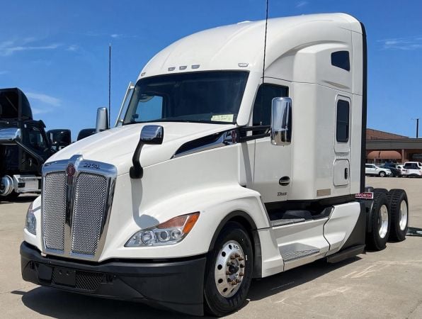 2023 KENWORTH T680 Truck image