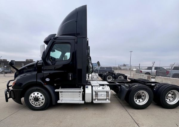 2023 FREIGHTLINER CASCADIA 116 Heavy Duty Trucks - Day Cab Trucks image