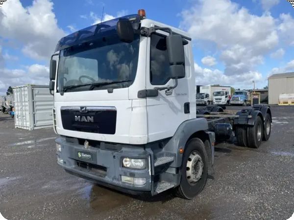 2018 MAN TGM 26.290 6x4 Cab Chassis image