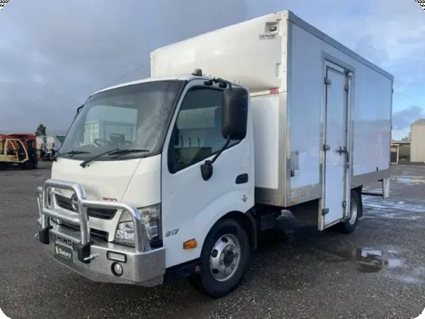 2016 Hino 300 series 917 4x2 Pantech image