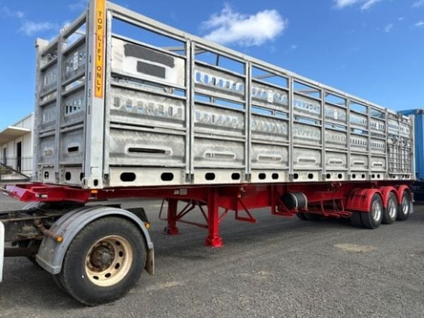 2006 Haulmark Semi Skel Tri axle image