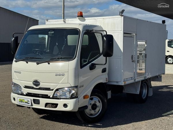 2022 Hino 300 Series 616 LOW KMS image