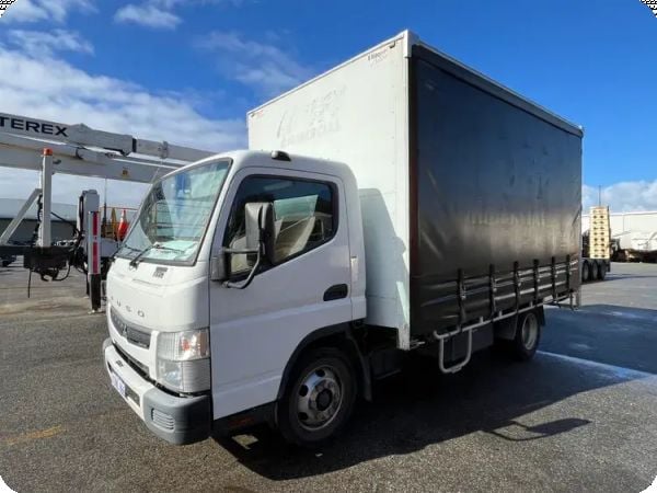 2017 Mitsubishi Canter 7/800 4x2 Curtainsider image