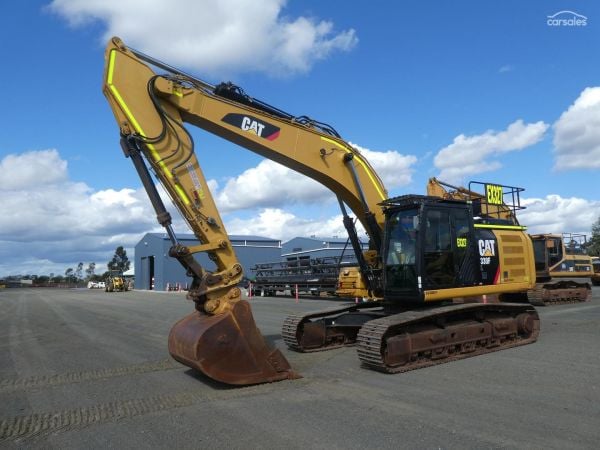 2018 Caterpillar 330FL image