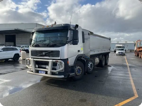 2004 Volvo FH430 FM420 8x4 Tipper image