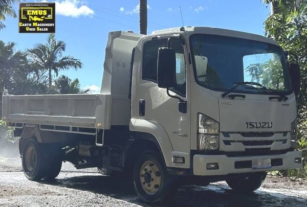 2020 Isuzu FRR500 Tandem Tipper Truck, E.M.U.S TS960 image