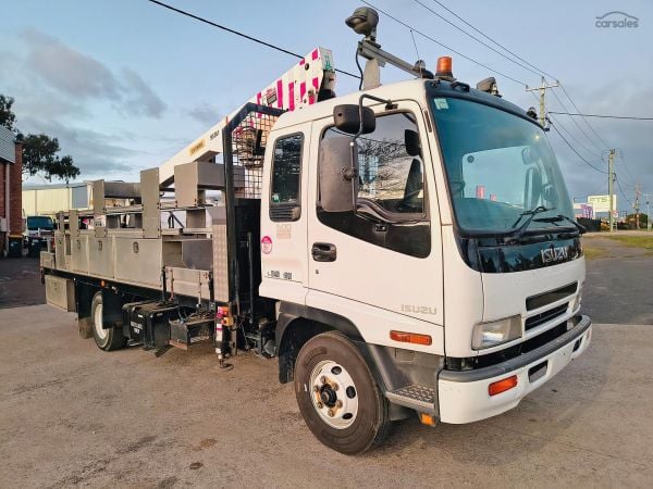2005 Isuzu F Series FRR 500 image