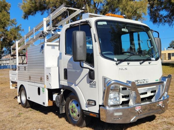 2014 ISUZU NLS200 Service Vehicle image