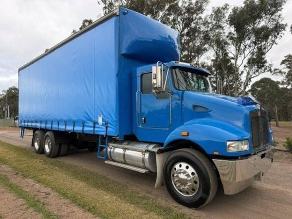2013 KENWORTH T359, 8.9M BODY, CUMMINS ISL 397K KMS, AUTO image