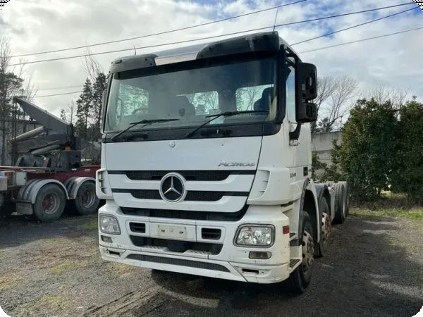 2013 Mercedes-Benz Actros 8x4 Cab Chassis image
