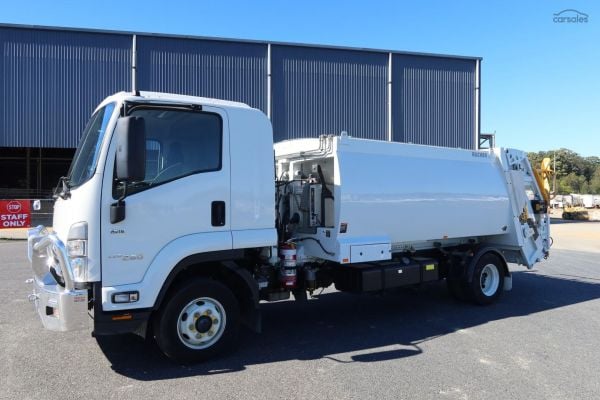 2023 Isuzu F Series FRR110-260 Auto image