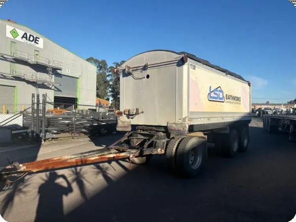 2006 Maxitrans HXW D3 Tri-Axle Dog Trailer image