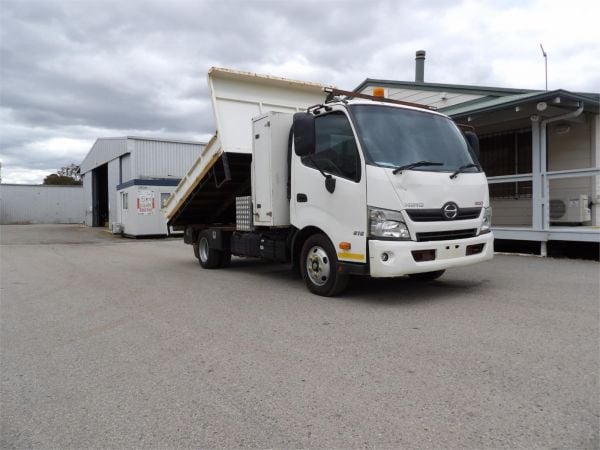 2018 Hino 300 Series Tipper 616 image