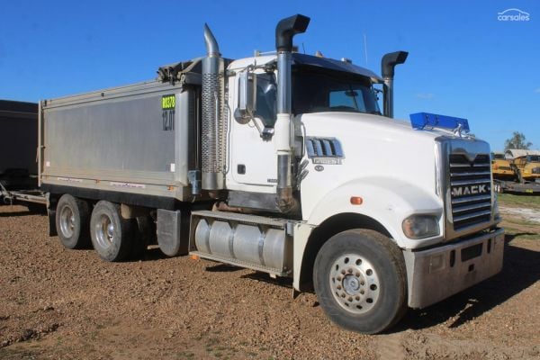 2016 Mack Trident AB image